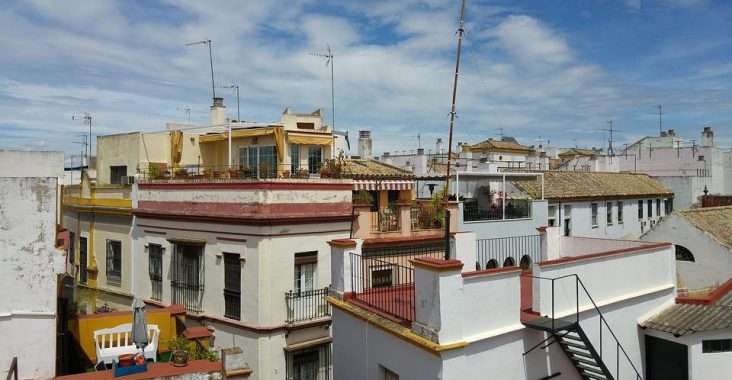 Construction d'un muret d'acrotère : utilité, pose et étanchéification