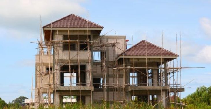 Comment réparer une structure en béton armé dont l'armature est corrodée ?