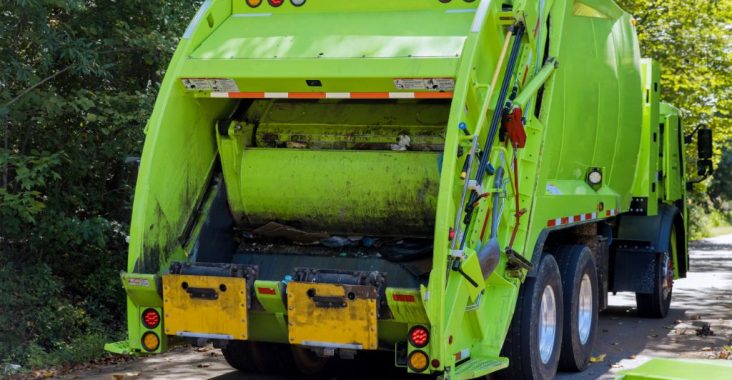 Comment choisir la meilleure entreprise de location de benne pour le transport des déchets ?