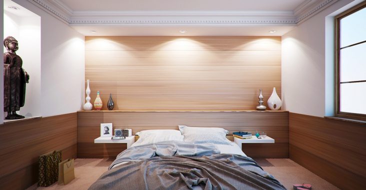 découvrez des idées et conseils pour aménager une chambre mansardée confortable et fonctionnelle dans votre grenier.