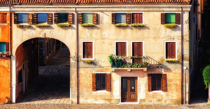 accès facile et sécurisé à votre fenêtre de grenier pour un entretien et une ventilation optimaux.