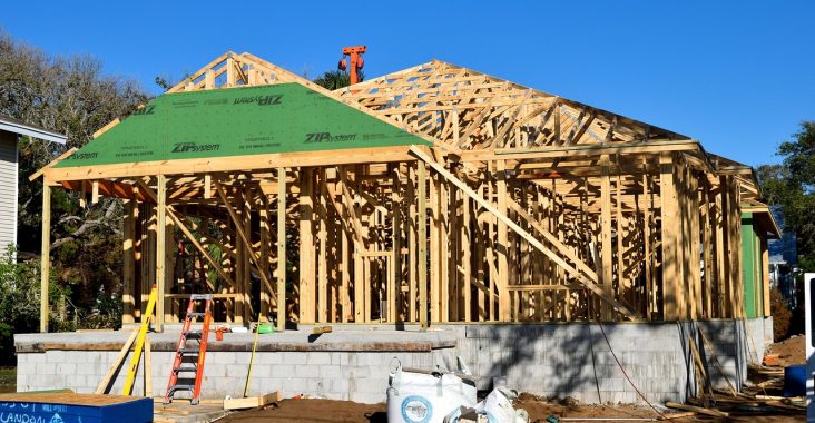 découvrez une maison à ossature bois alliant charme naturel et efficacité énergétique pour un habitat durable et confortable.
