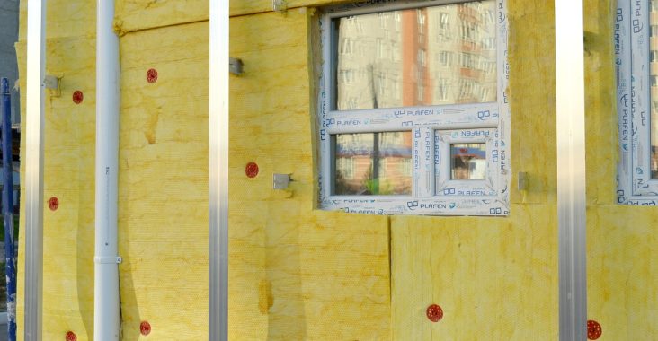 découvrez les isolants muraux biosourcés : des matériaux naturels pour améliorer le confort thermique et réduire l’impact environnemental de votre logement.