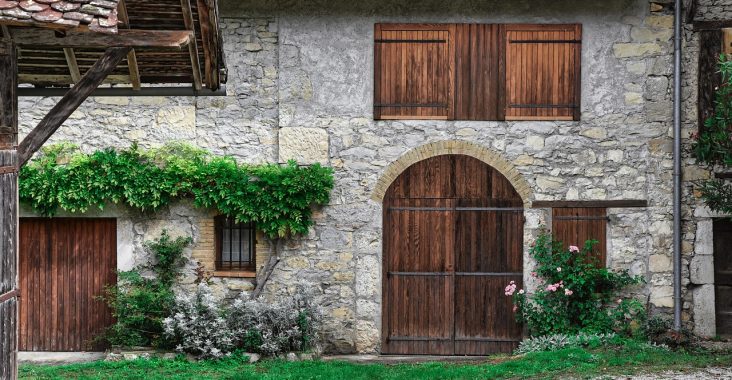 rénovez votre façade pour améliorer l’isolation, protéger votre maison des intempéries et lui redonner tout son éclat.